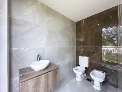 Casa 4 ambientes con 3 baños