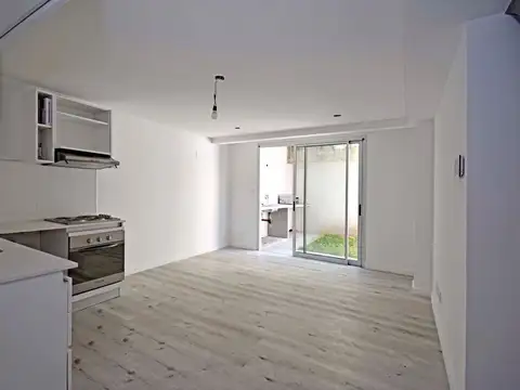 Duplex con jardin propio y cochera