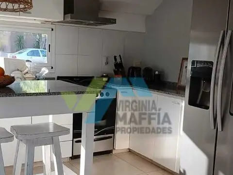 Casa en Alquiler con 1 cochera