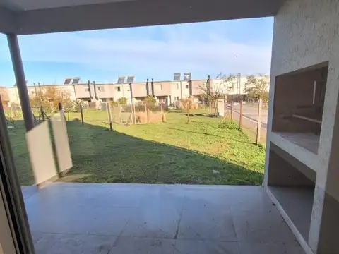 Duplex en Alquiler, 3 Dormitorios, Tortuguitas, Parque propio.