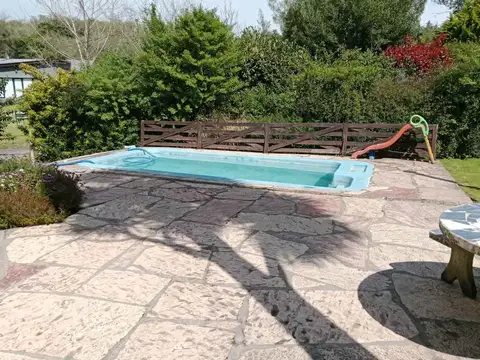 Casa 4 ambientes con 2 baños