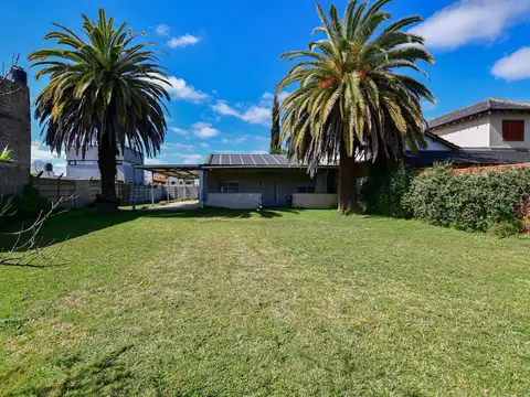 Casa en Venta con 3 cocheras