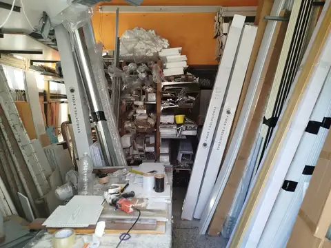 Local en Alquiler en Villa Luzuriaga, $ 300.000