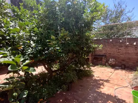 Casa 7 ambientes con 1 baño