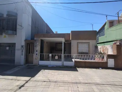 Gran casa con mucho potencial de construcción