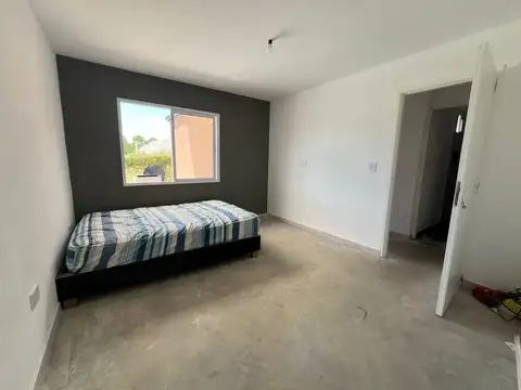 VENTA - CASA DE 1 DORMITORIO CON PATIO Y PILETA - PIÑERO