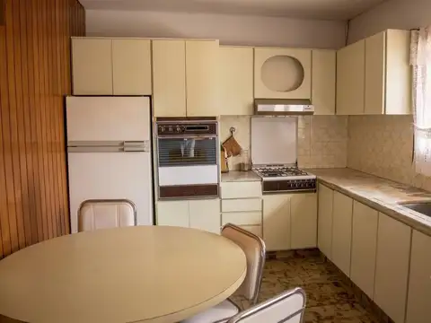 Casa 5 ambientes con 2 baños
