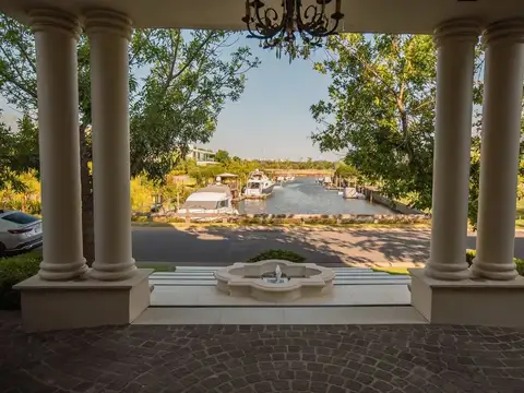 Casa 6 ambientes con 4 baños