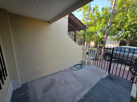 Casa 5 ambientes con 1 baño