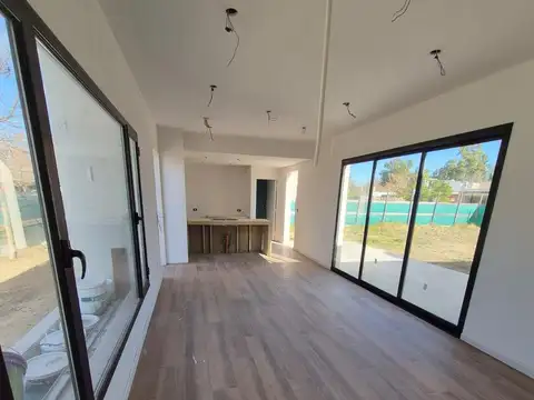 Casa 4 ambientes a estrenar! Barrio Santa Isabel.