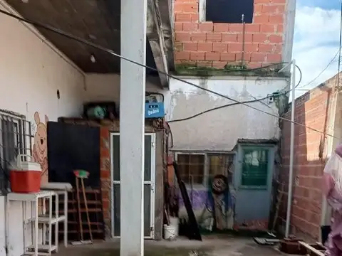 Excelente local con mejoras (ideal para inversión)