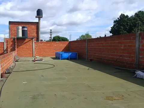 Excelente local con mejoras (ideal para inversión)