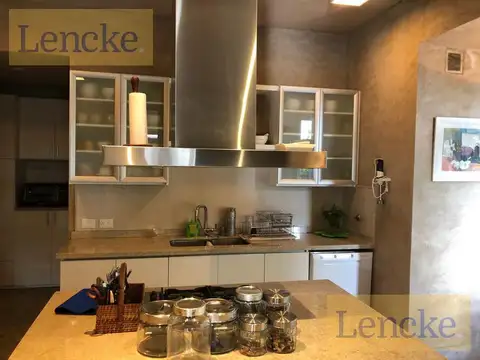 Casa 4 ambientes con 5 baños