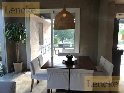 Casa en Venta en Albanueva, USD 1.650.000
