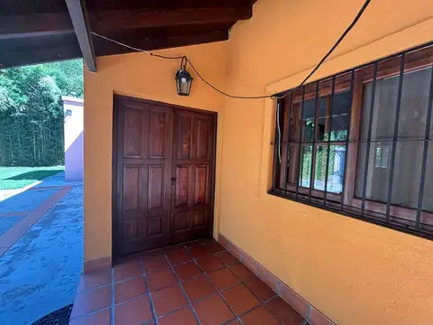 Casa 6 ambientes con 2 baños