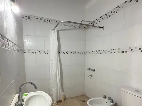 Casa 6 ambientes con 2 baños