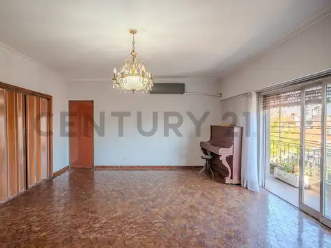 PH 4 Ambientes al Frente: Amplitud, Luz, Patio y Terraza Propia. Sin Expensas