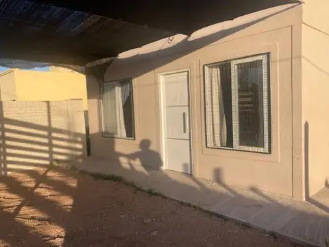 Casa 3 ambientes con 1 baño