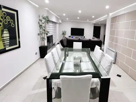VENTA MY LINDO DEPARTAMENTO DE 5 AMBIENTES A LA CALLE CON COCHERA en La Perla,
