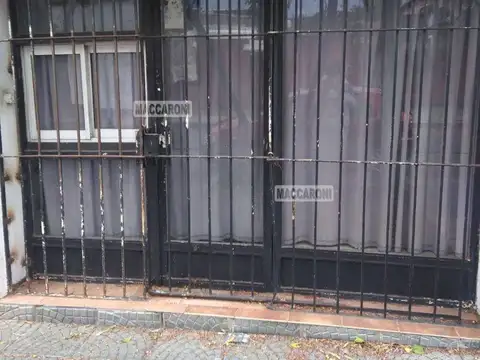 Depto Tipo Casa en Alquiler en Mataderos, $ 1.200.000