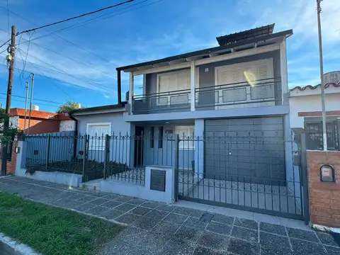 VENTA CASA 4 DORMITORIOS GRANADERO PRINGLESS