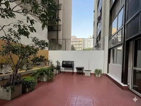 Venta. departamento 2 ambientes. Patio. Esmeralda 800.