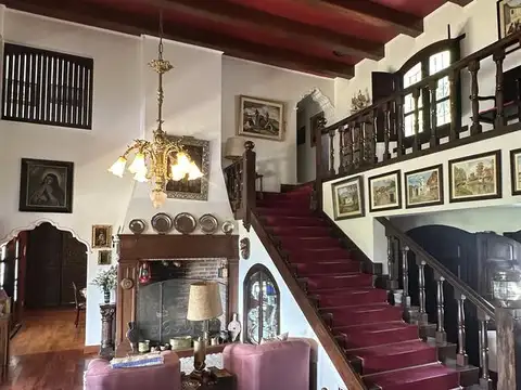 Casa premium en venta de 4 dormitorios con pileta y jardin en Barrio Tres Cerritos Salta