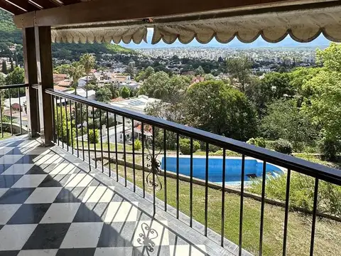 Casa en Venta con 10 cocheras