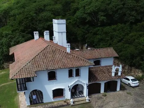 Casa 12 ambientes con 5 baños