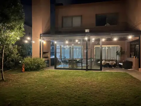 Casa de 4 Dormitorios - Country Club Aguadas, Funes