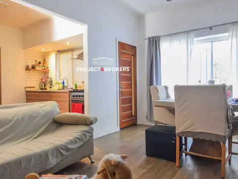 casa completamente actualizada en Castelar Norte