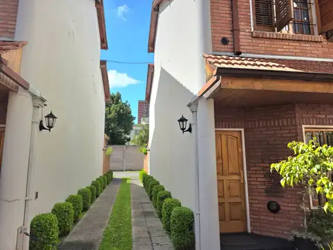 Depto Tipo Casa en Venta con 2 cocheras
