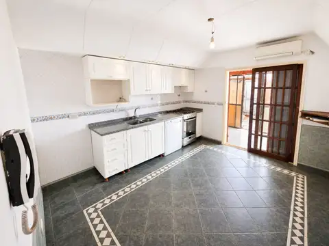 Depto Tipo Casa 4 ambientes con 2 baños
