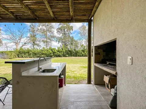 Casa en Alquiler con 2 cocheras