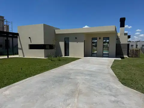 Casa en venta en Medal Country club