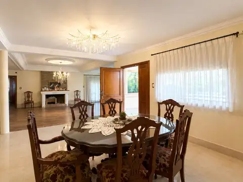 Avenida Brigadier General Juan Manuel de Rosas 22700