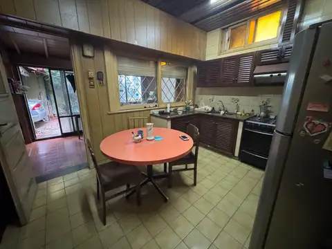 Casa de 5 ambientes c/cochera - Quilmes Este, Castelli esquina Alvear