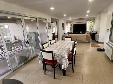 Casa en Venta con 4 cocheras