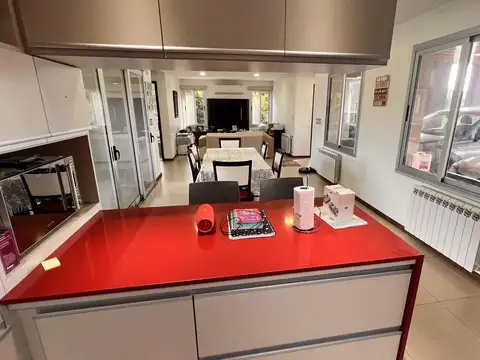 Casa 5 ambientes con 2 baños