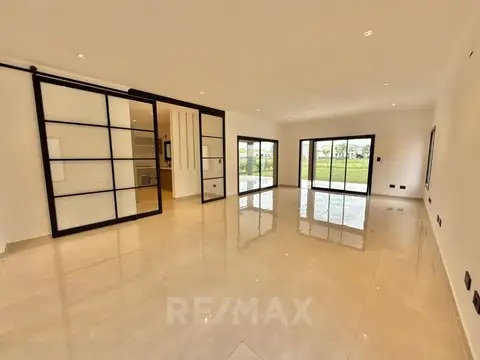 CASA 6 AMB EN VENTA B° SAN PABLO PILAR SEGURIDAD