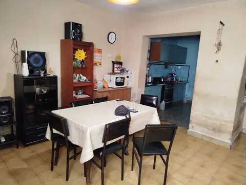 Casa 6 ambientes con 2 baños