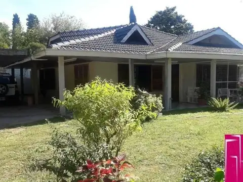CASA QUINTA CON PILETA DE 5 AMBIENTES Y OTRA PROP ATRAS DE 2