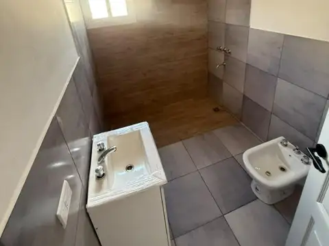 Casa 3 ambientes con 1 baño