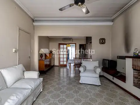 Joaquin V. Gonzalez al 1100 Haedo