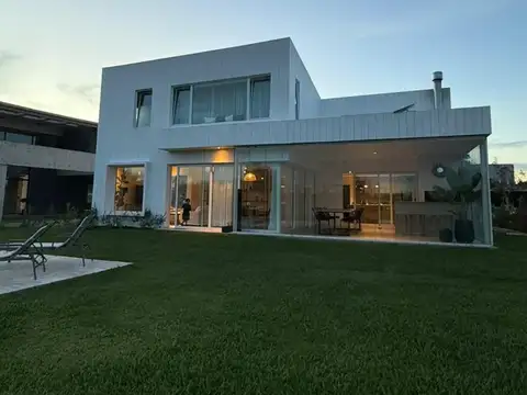 Casa en Alquiler de 4 dormitorios
