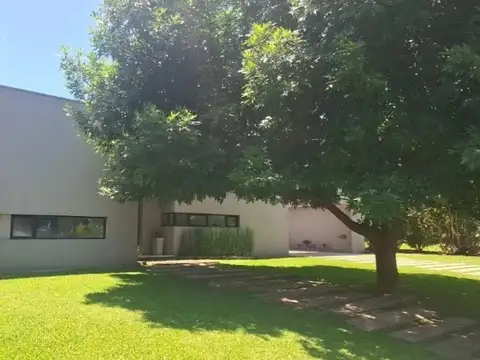 Casa en Alquiler Temporal en Haras Santa María, USD 2.800