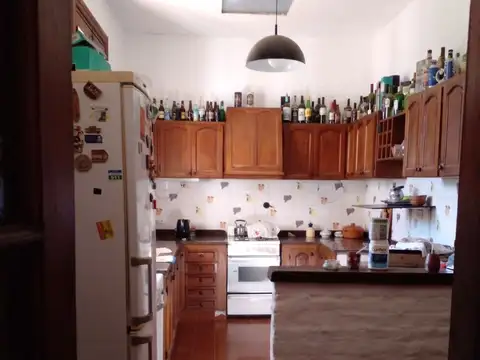 Casa 7 ambientes con 5 baños