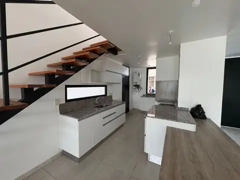 Casa en Alquiler con 1 cochera