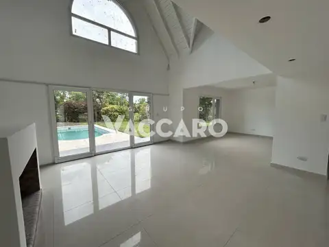 Casa en Venta con 4 cocheras