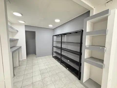 ALQUILER de local comercial de 33 m2 en Buenos Aires al 400, Barrio Sur